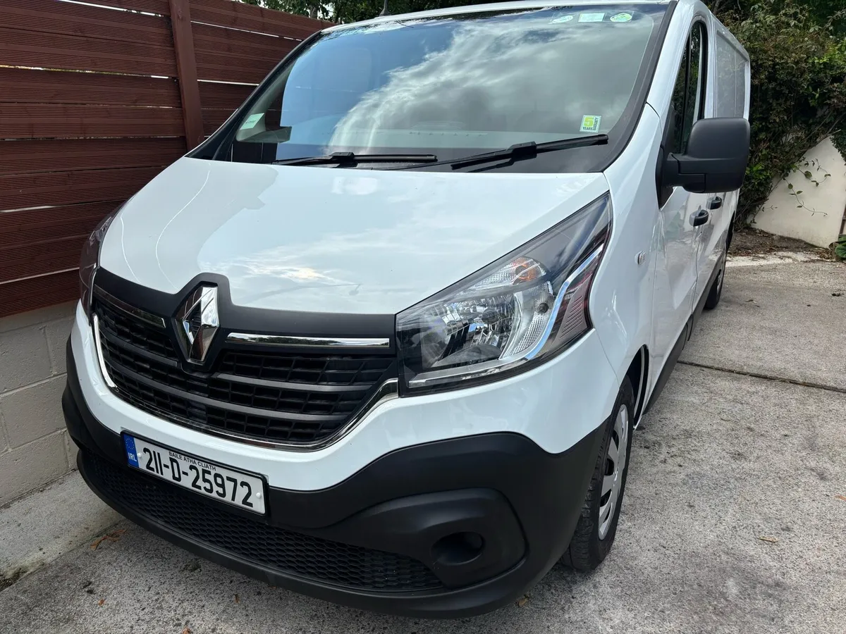 Renault Trafic LL30 Immaculate van NO VAT - Image 2