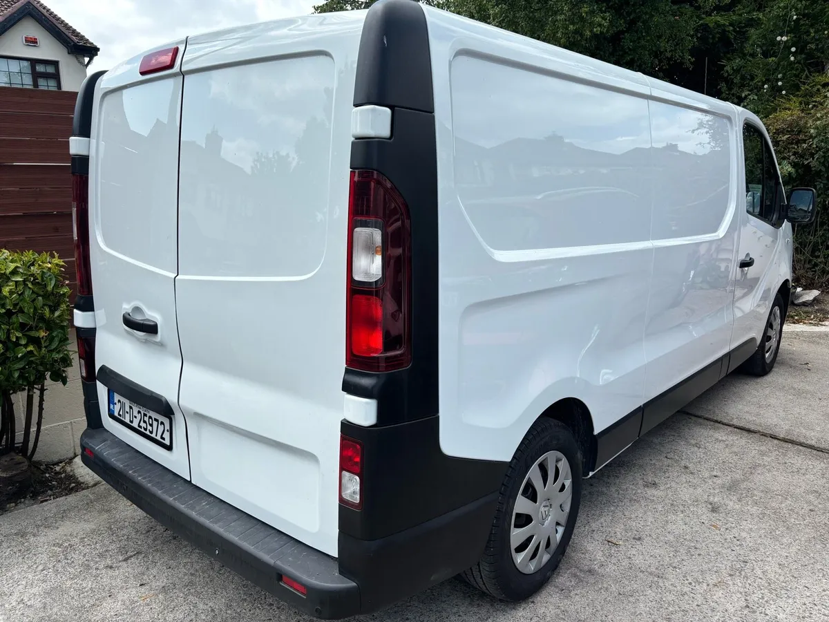 Renault Trafic LL30 Immaculate van NO VAT - Image 3