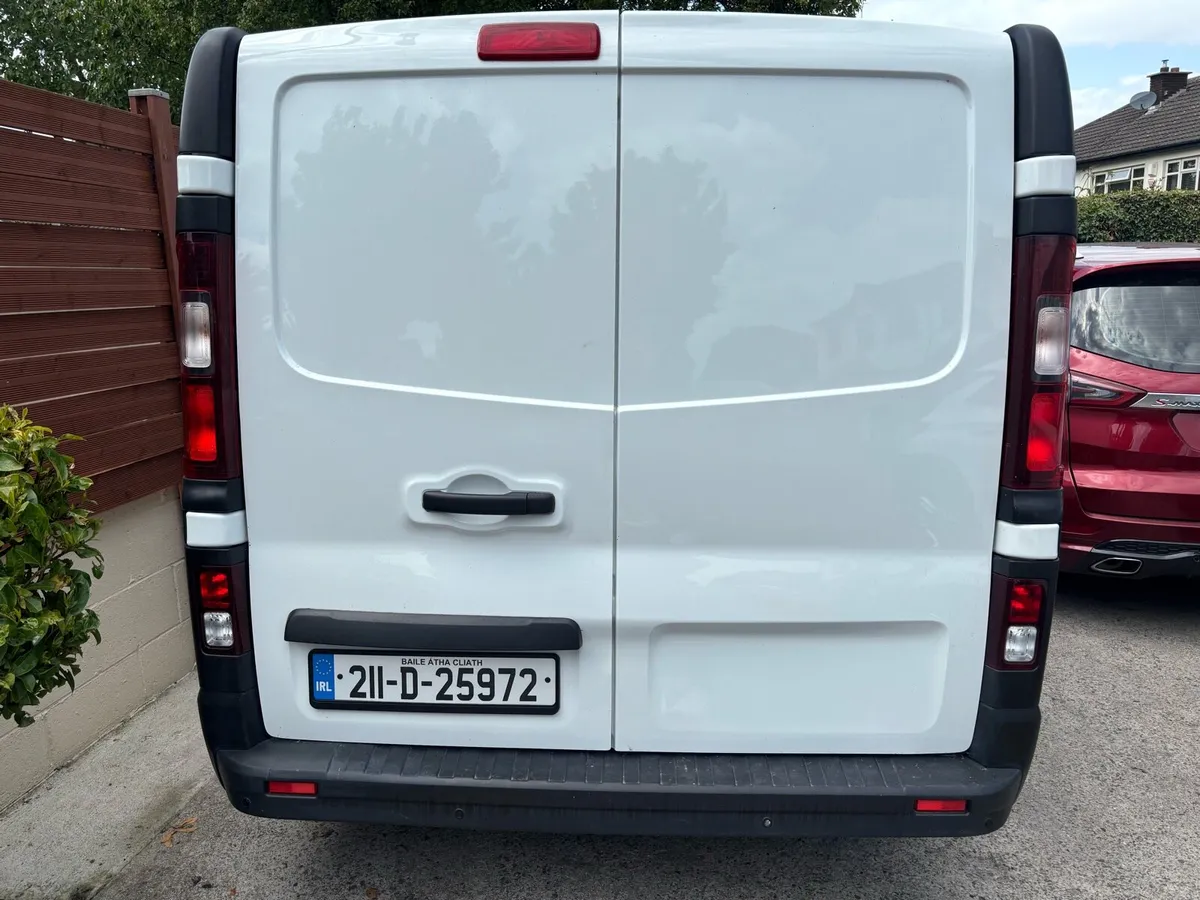Renault Trafic LL30 Immaculate van NO VAT - Image 4