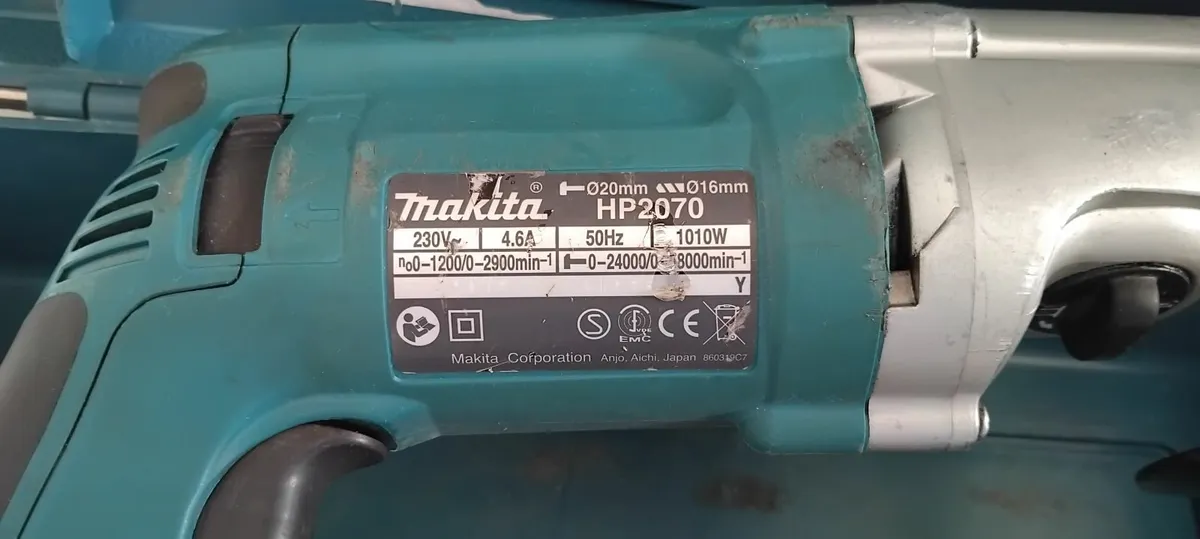 Makita HP2070 2 Speed Percussion Drill 240v - Image 4