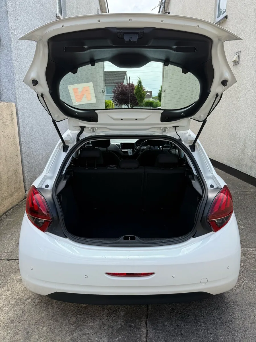Car - Image 3