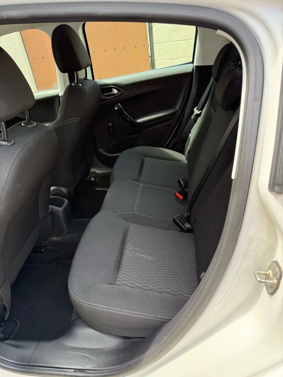 Car - Image 4