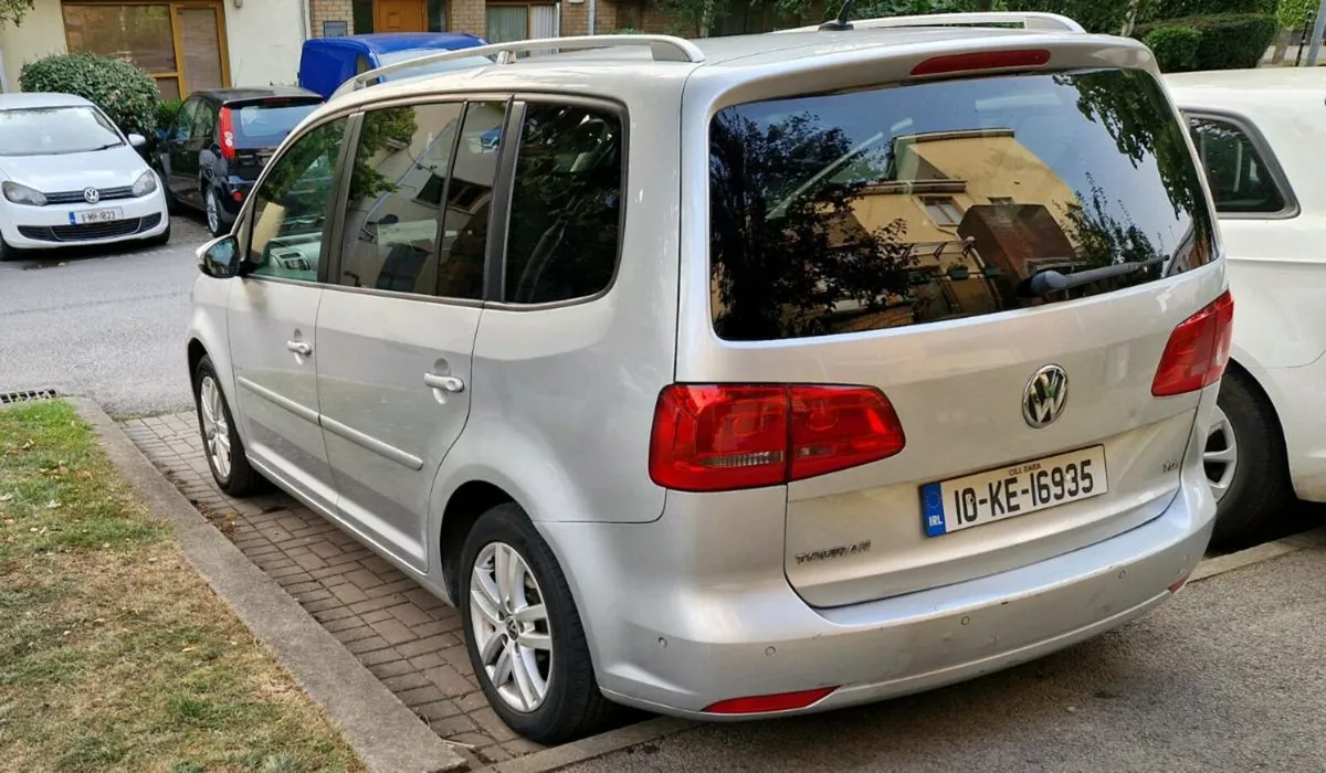 2010 Volkswagen Touran - Image 2