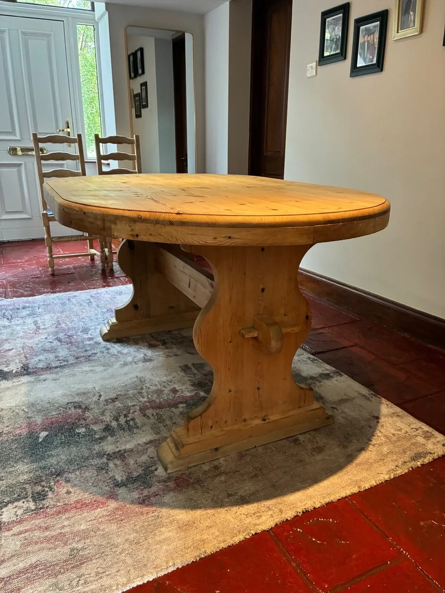 Table and chairs - Image 1