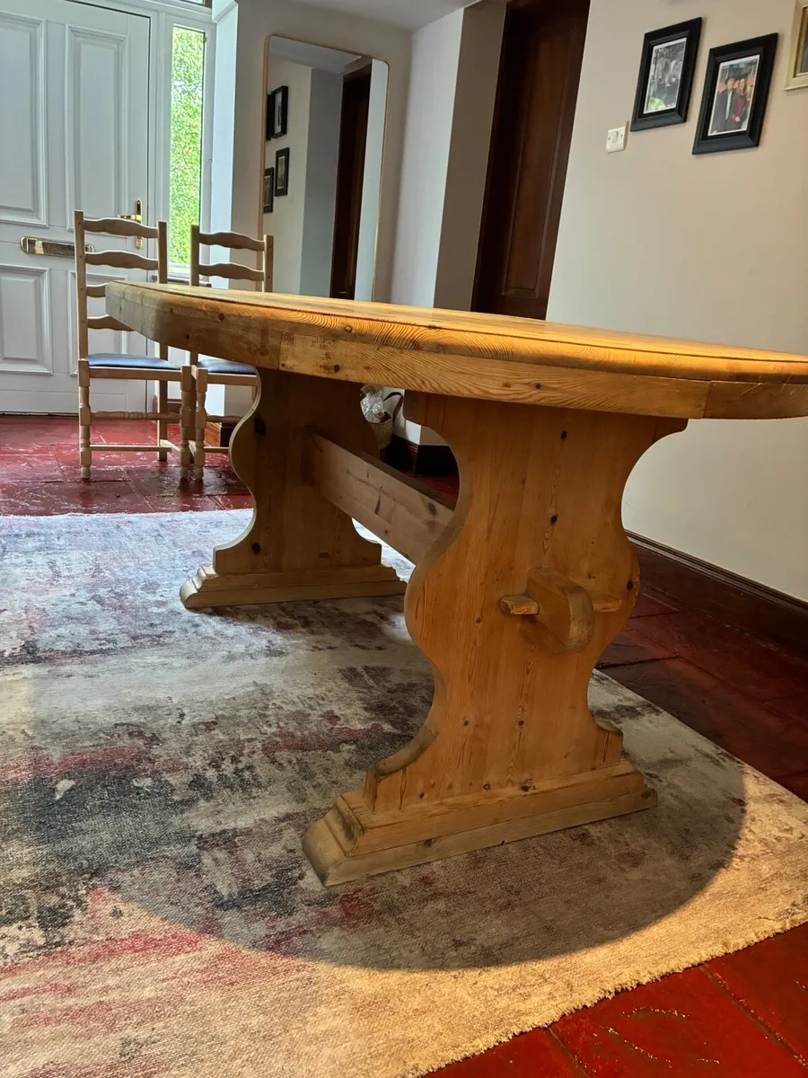 Table and chairs - Image 2