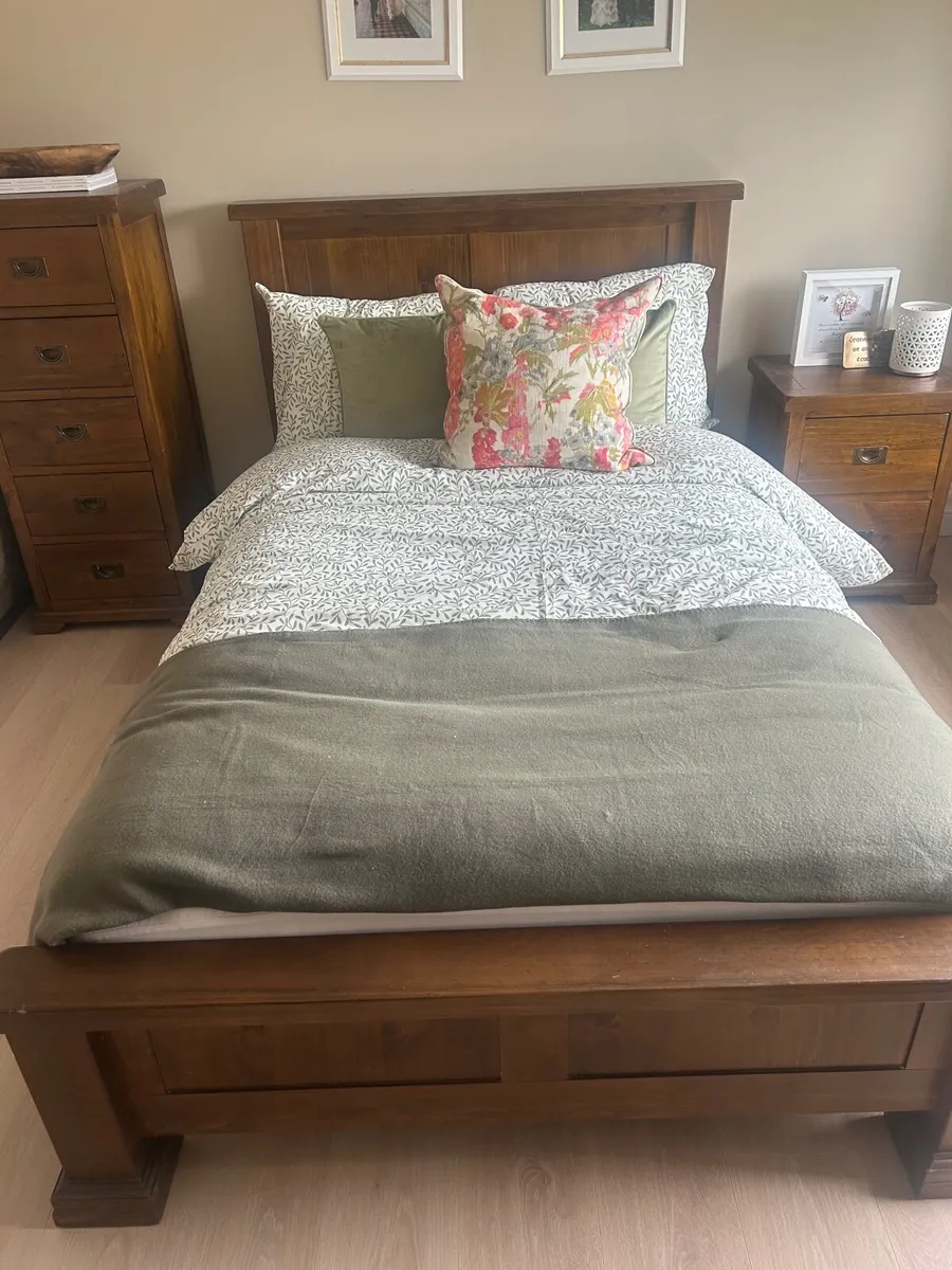 Bedroom furniture - Image 1