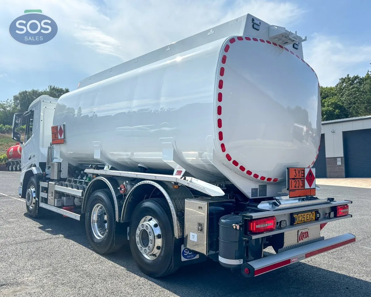 2025 DAF XD 410 Rigid Tanker – UK Specs - Image 2