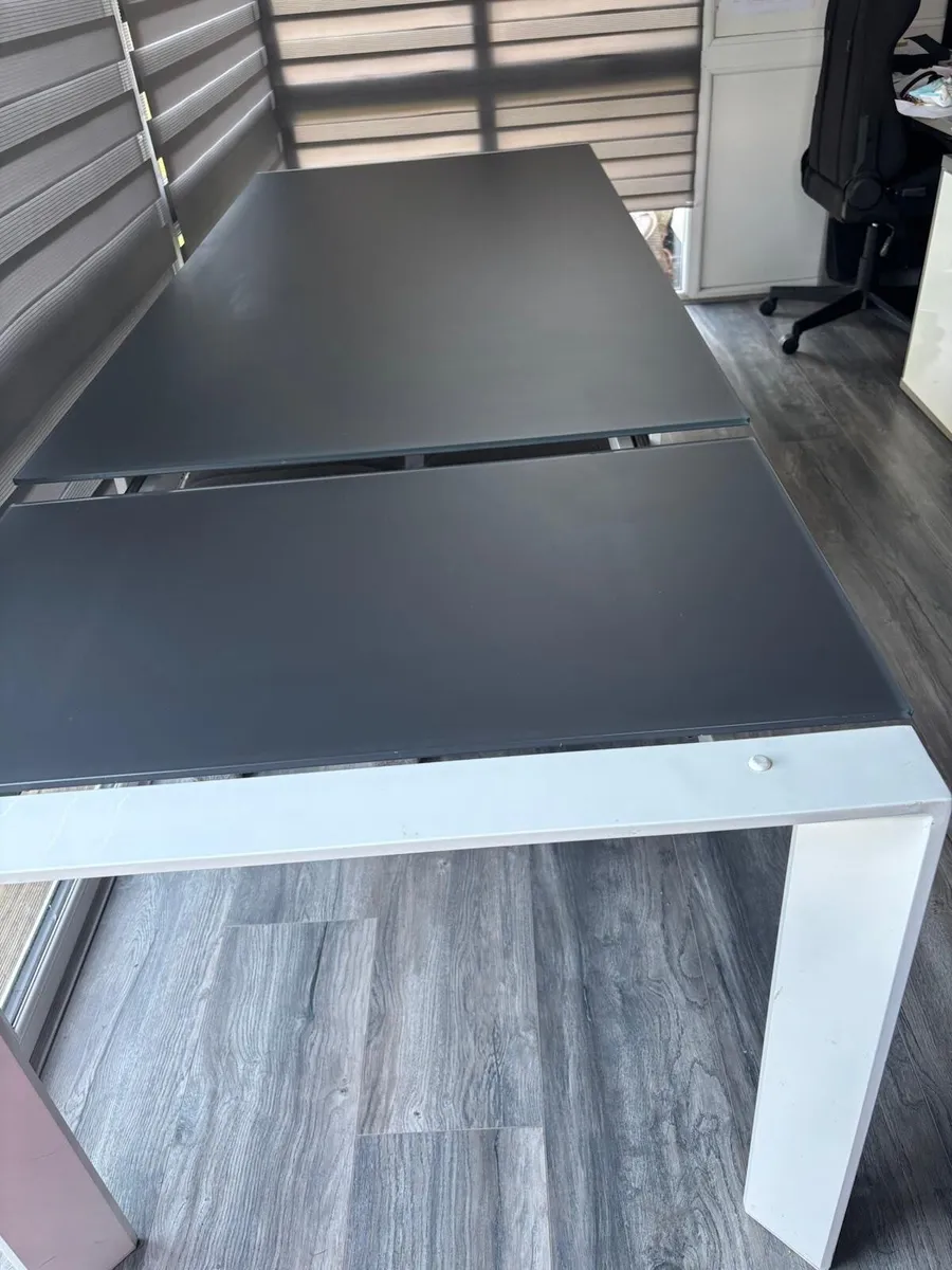 Glass table & 2 benches - Image 1
