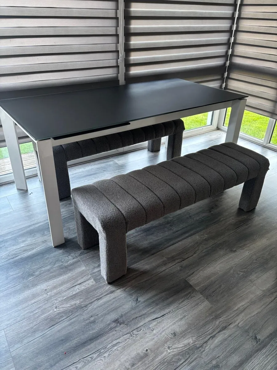 Glass table & 2 benches - Image 2