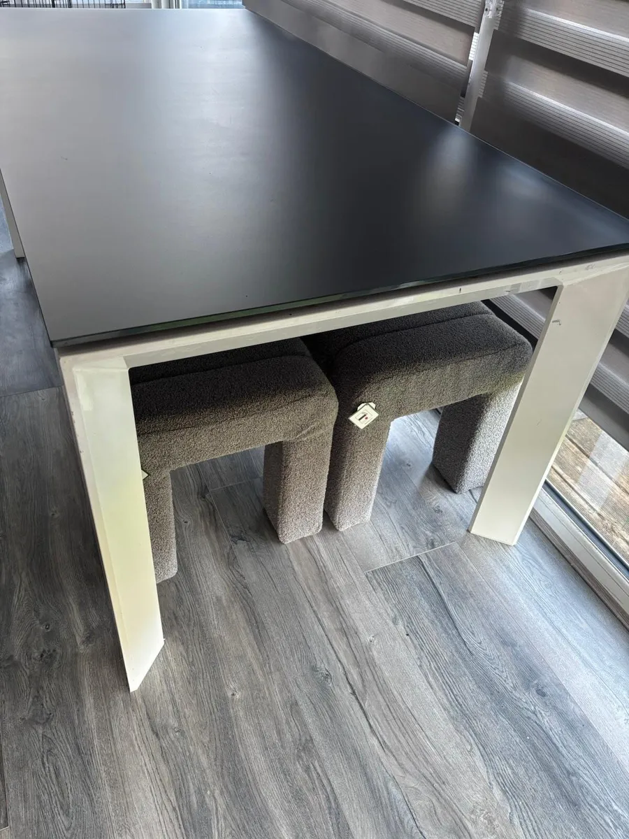 Glass table & 2 benches - Image 3