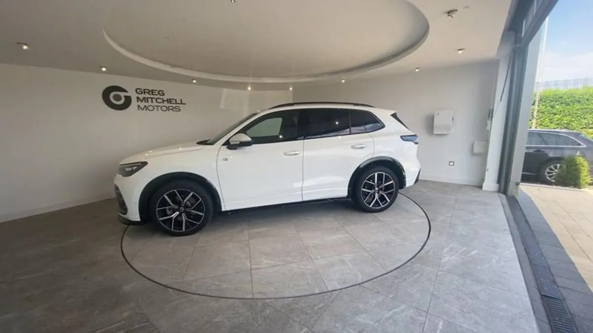 Volkswagen Tiguan 2.0 TDI R-line 5dr DSG - Image 4