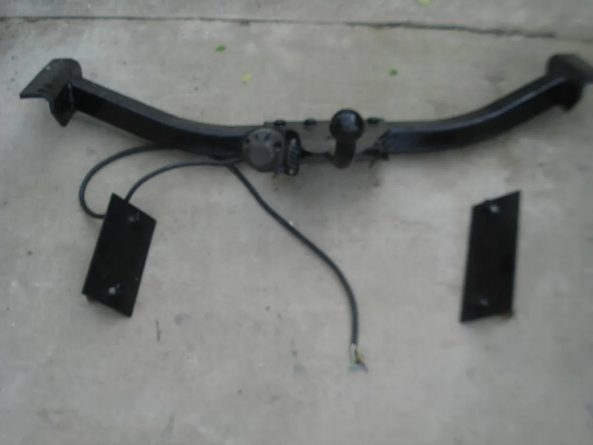 ORIGINAL 1980s GM OPEL CORSA/NOVA TOW BAR. - Image 1