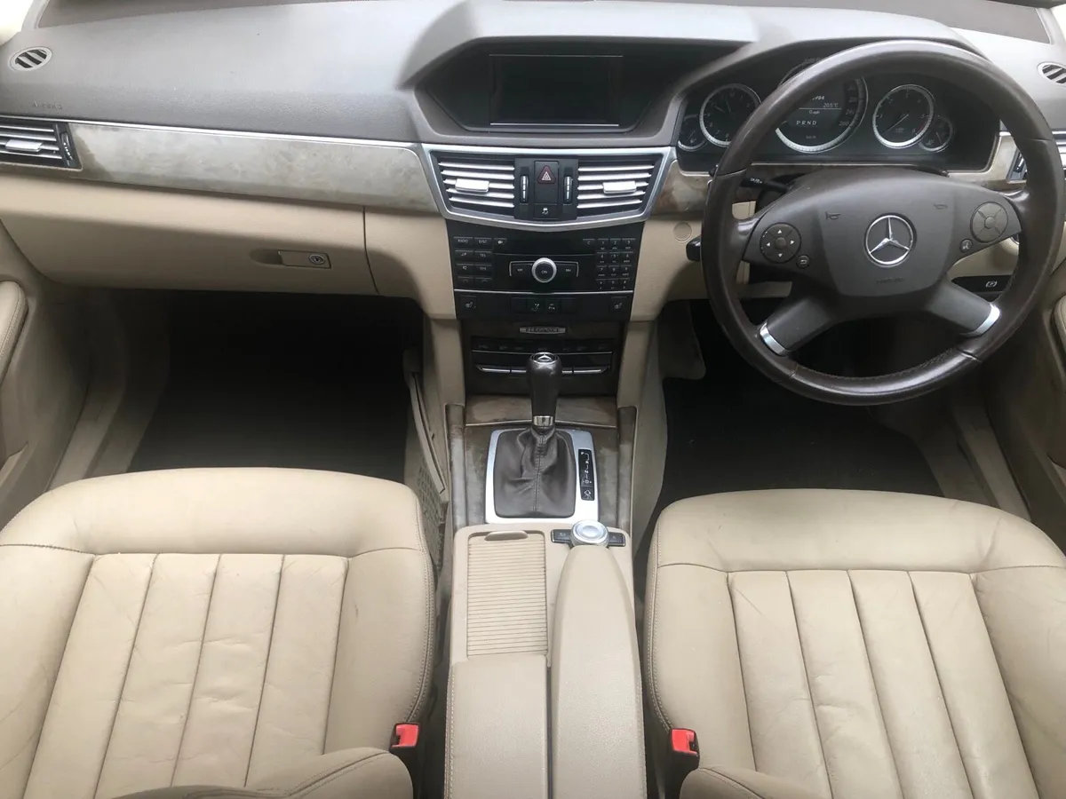 2010 MERCEDES E220 ESTATE 7 SEAT - Image 2