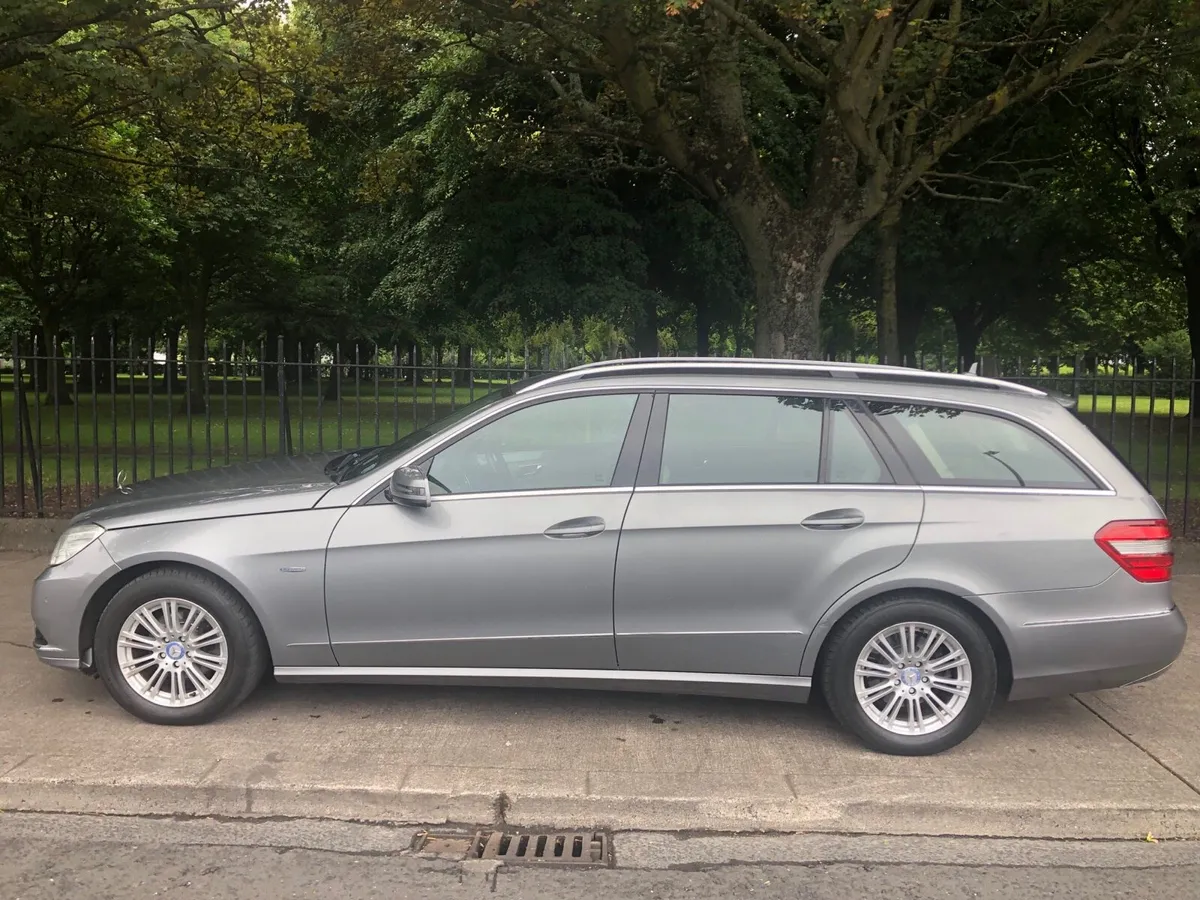2010 MERCEDES E220 ESTATE 7 SEAT - Image 4