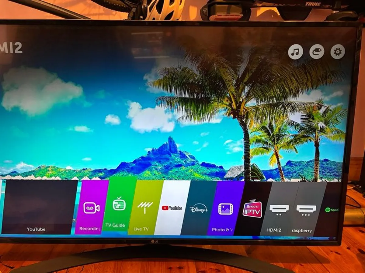 49inch LG smart Tv for sale - Image 2