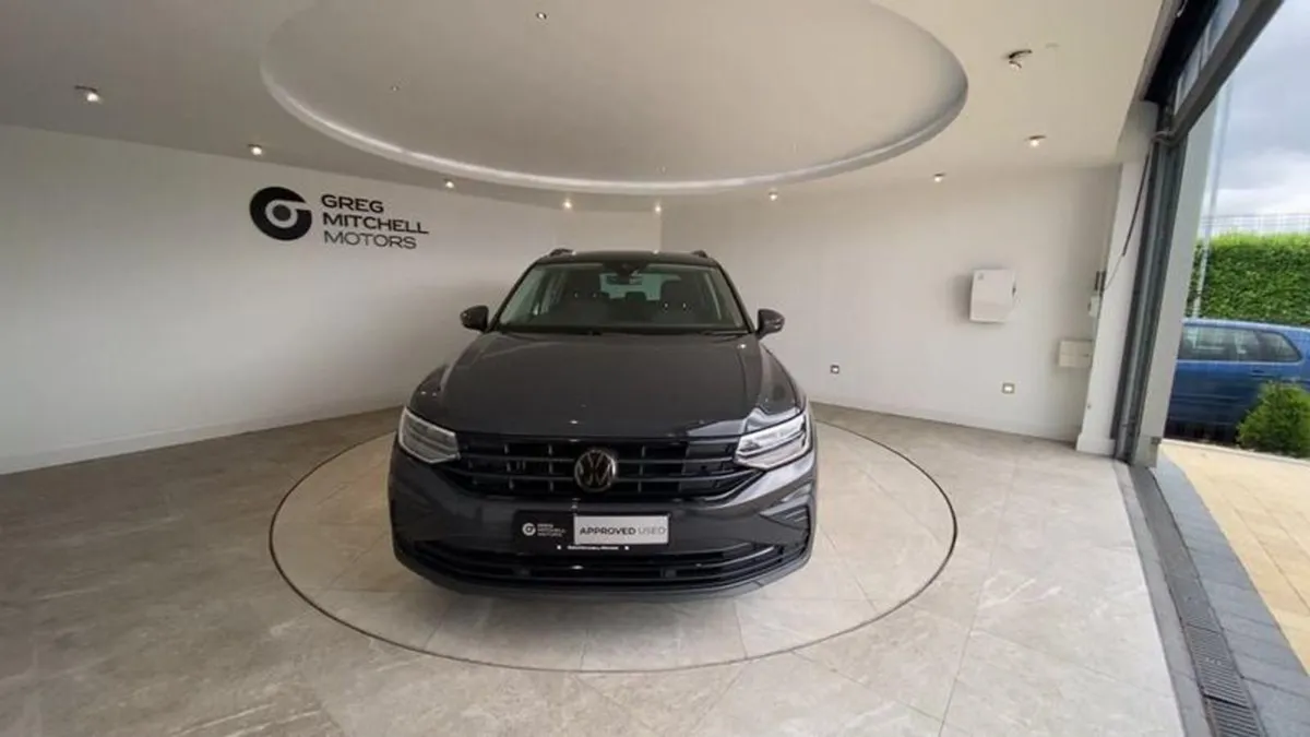Volkswagen Tiguan 2.0 TDI Life 5dr DSG - Image 2