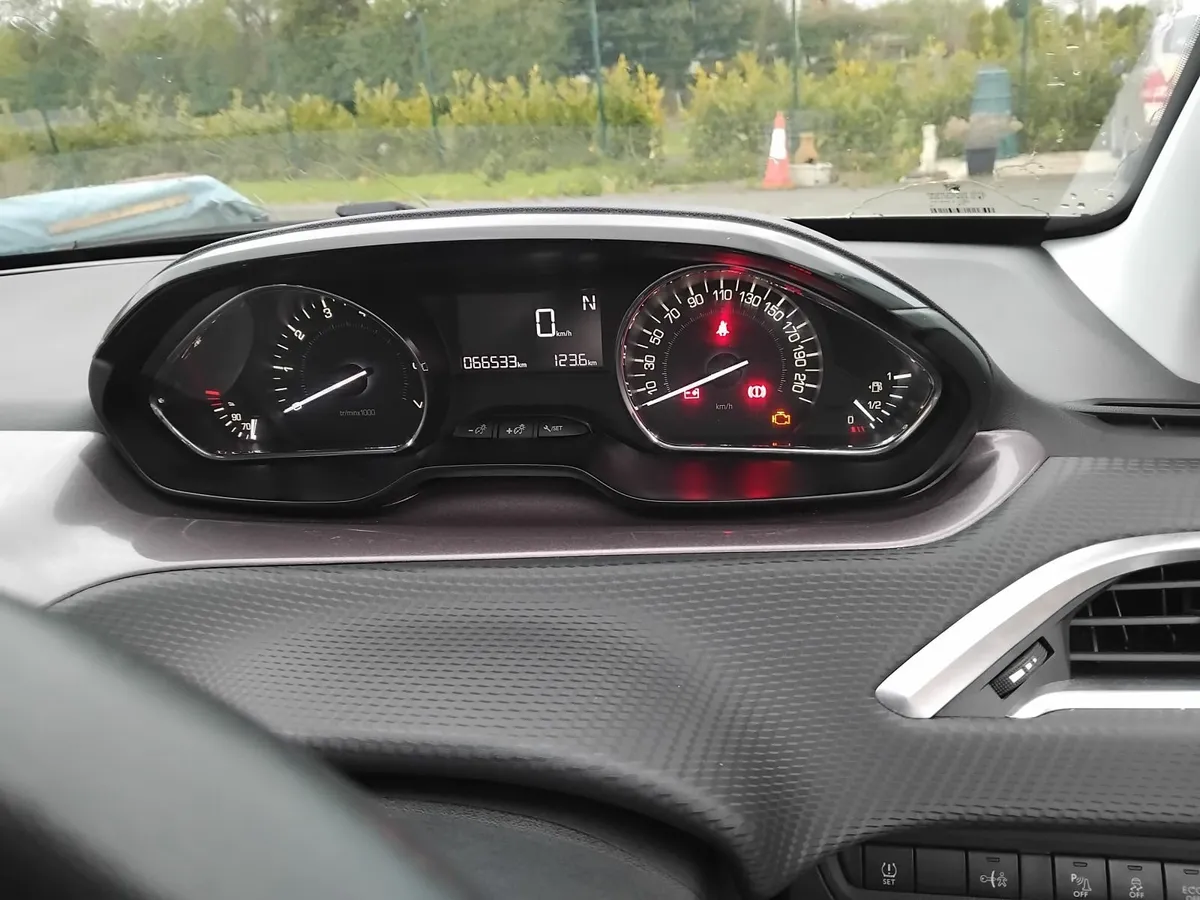 Peugeot 2008 2015 - Image 2