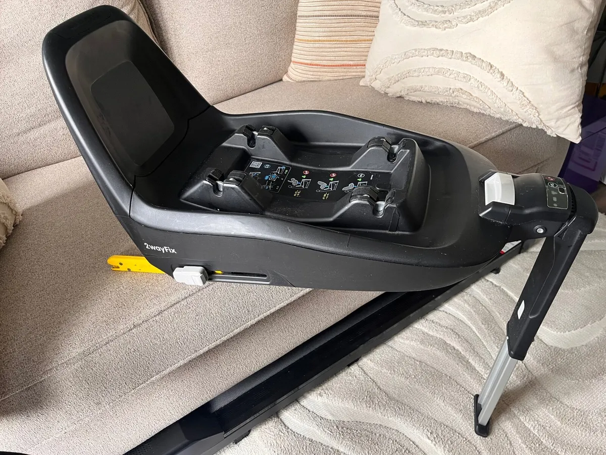 2 way Maxi Cosi Isofix Base - Image 3