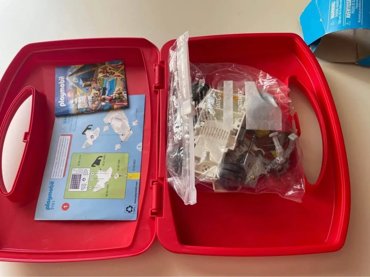 Playmobil City Action Space Exploration CarryCase - Image 4