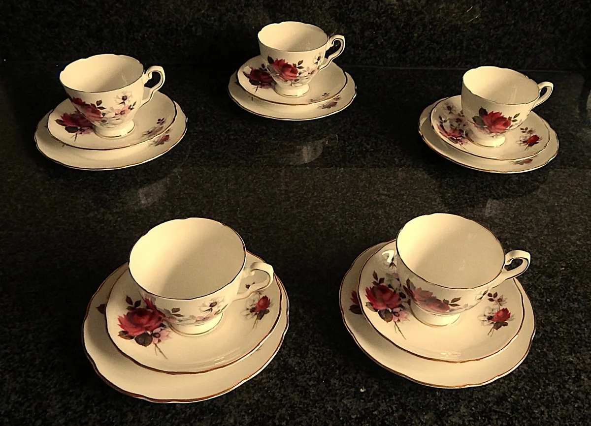 15 Piece Royal Stafford Honey Bunch China Tea Set - Image 2