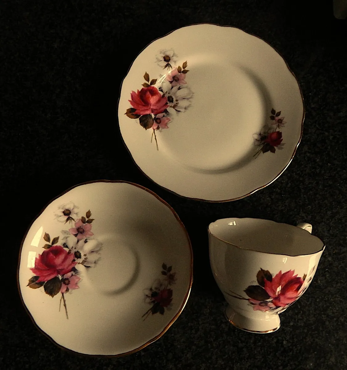 15 Piece Royal Stafford Honey Bunch China Tea Set - Image 4
