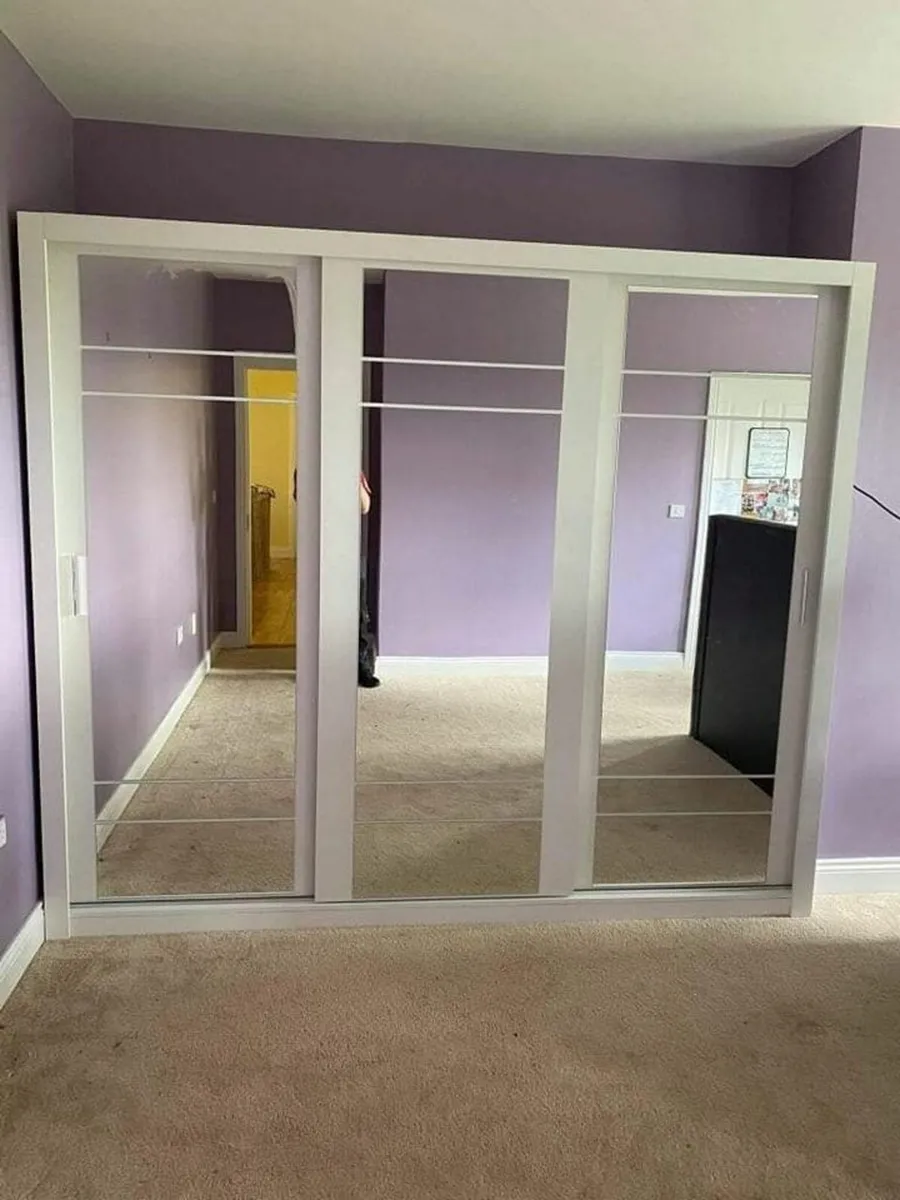 SLIDING DOOR WARDROBES - Image 4