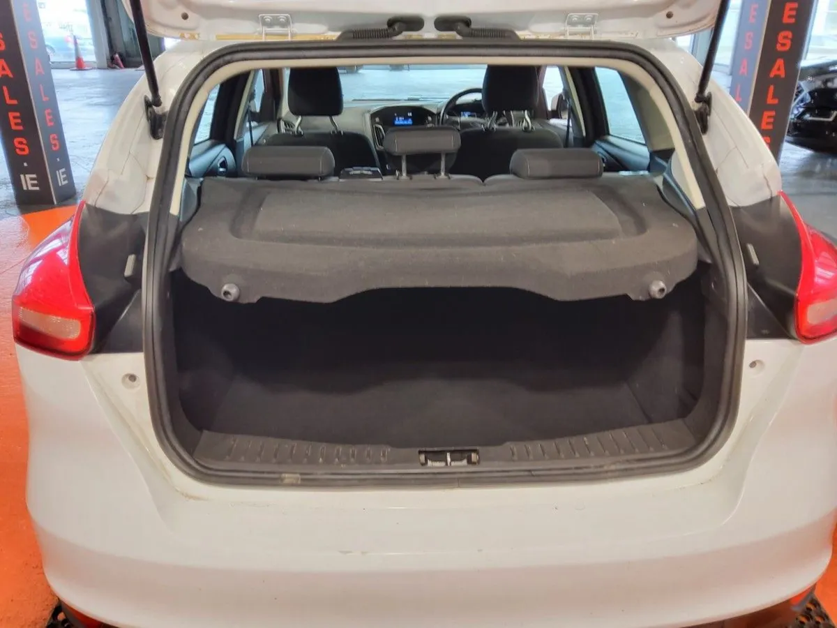 Ford Focus 1.5 Tdci 120PS Style Powershift - Image 4