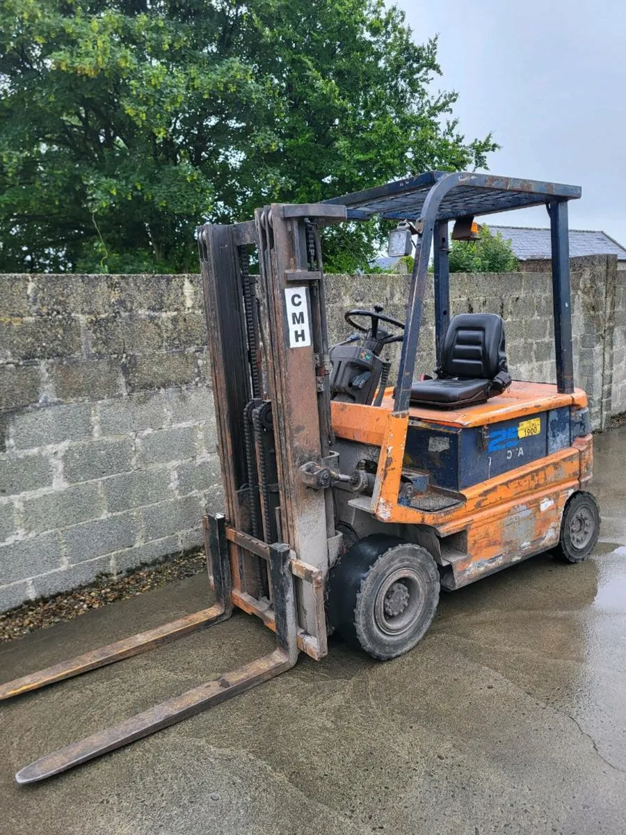 Toyota forklift - Image 1