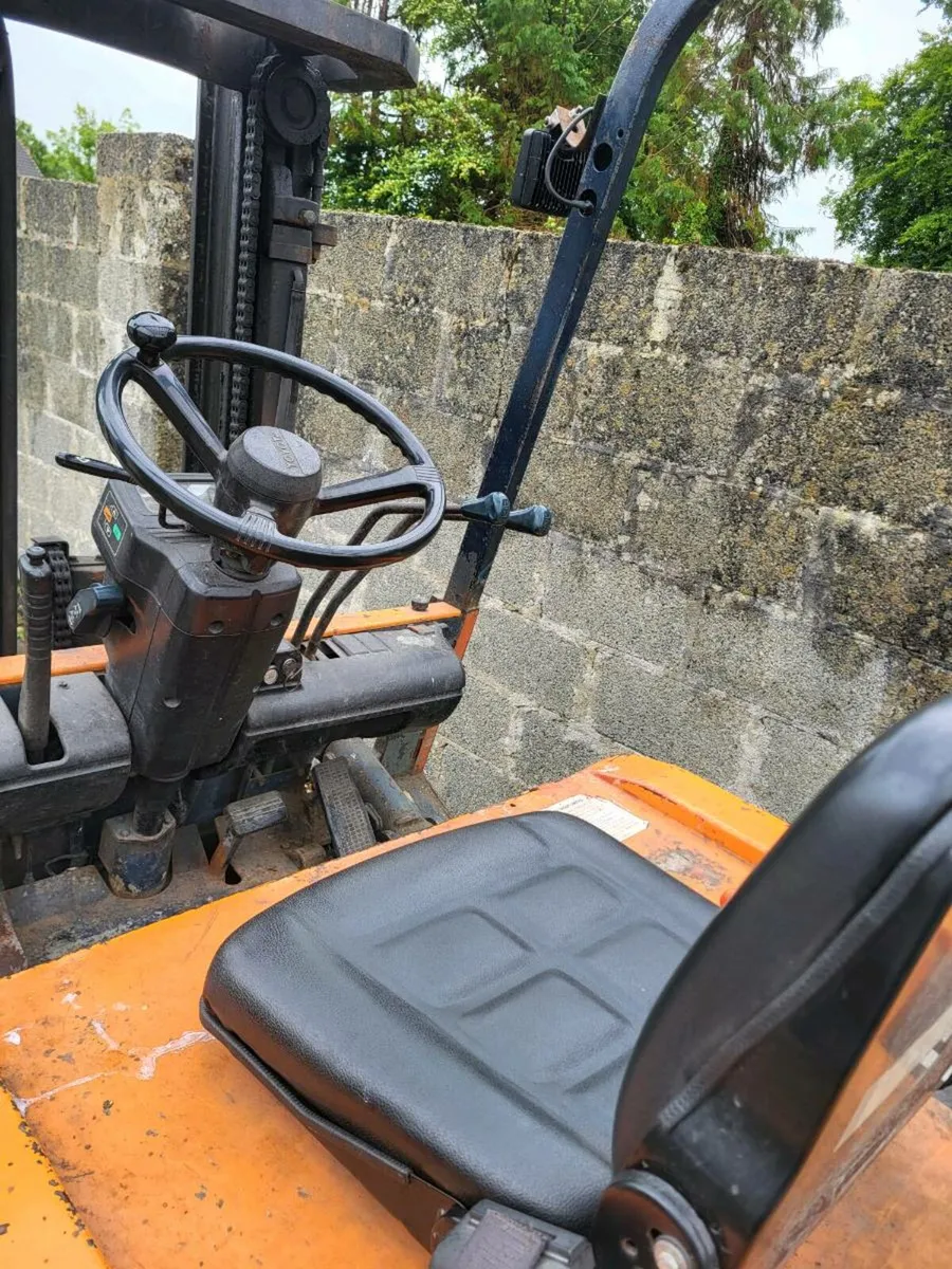 Toyota forklift - Image 4
