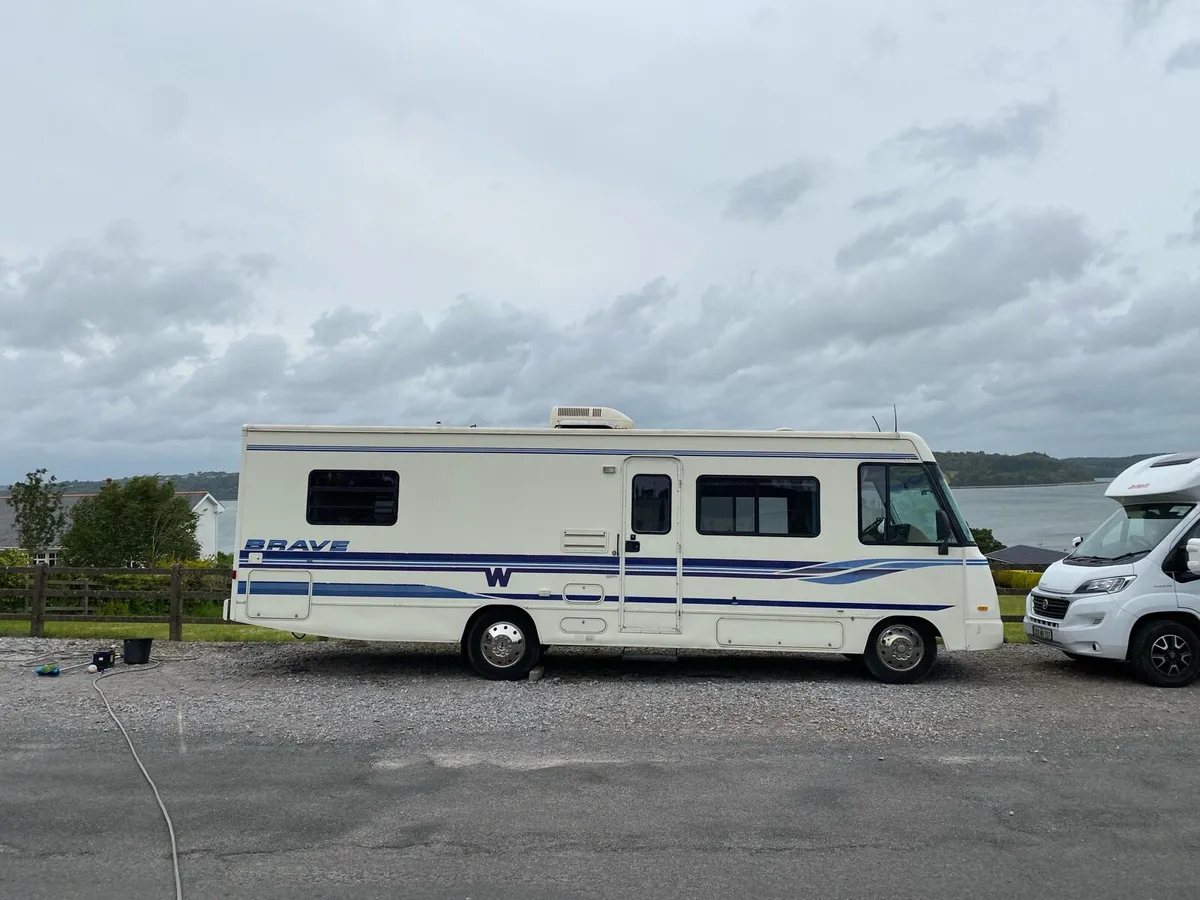 Winnebago Brave 32ft RV Camper - Image 1