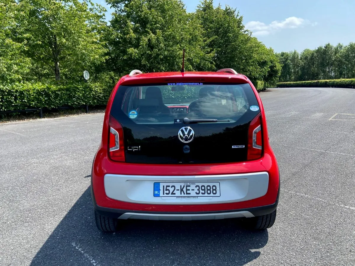 2015 Volkswagen Cross UP!  Auto Apple CarPlay - Image 3