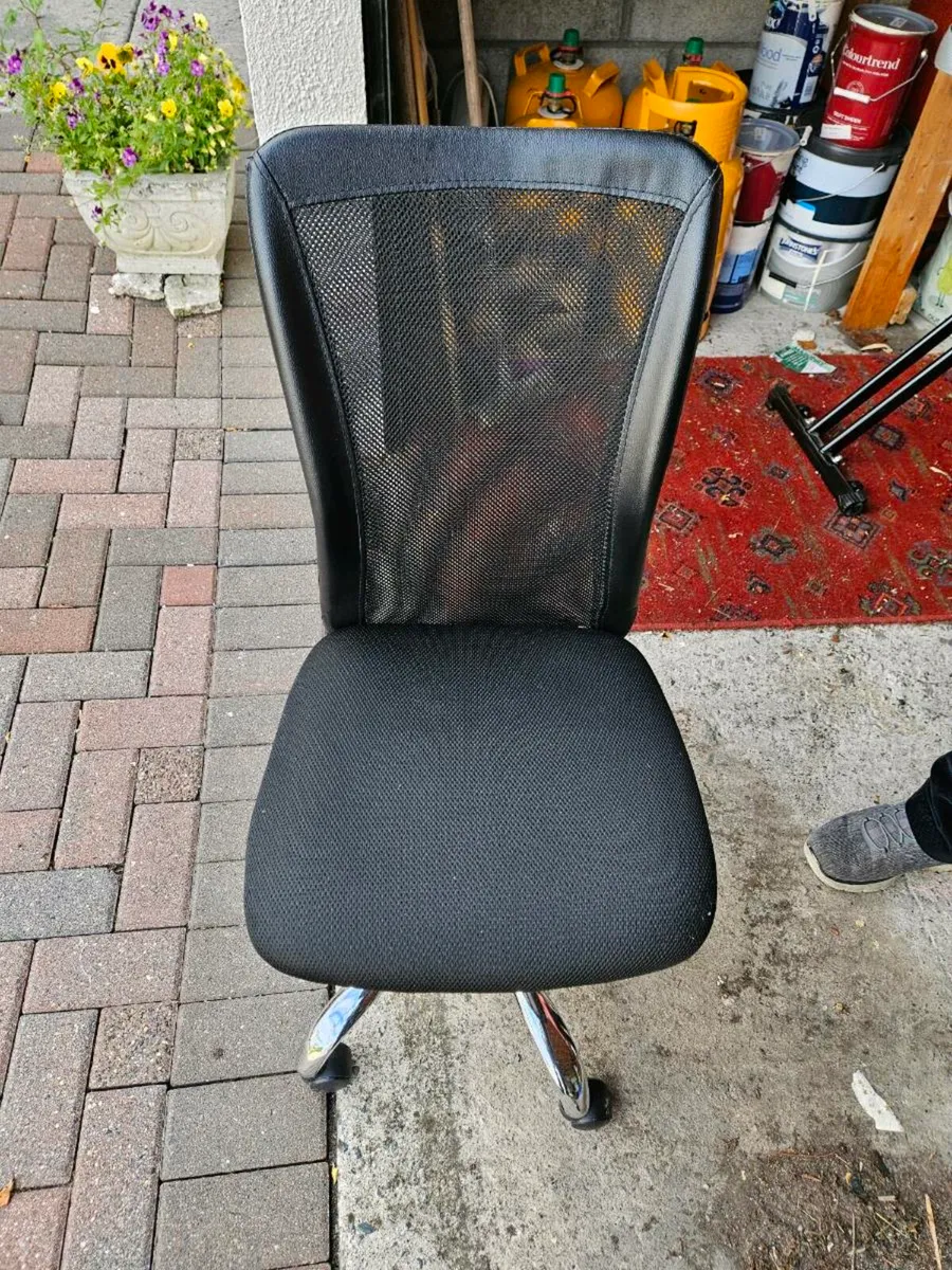 Office chair - Image 1