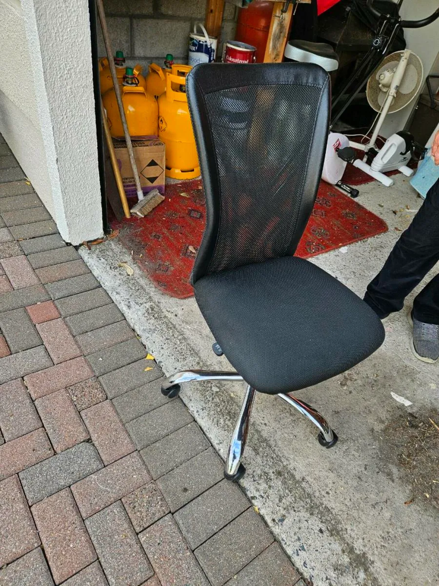 Office chair - Image 2