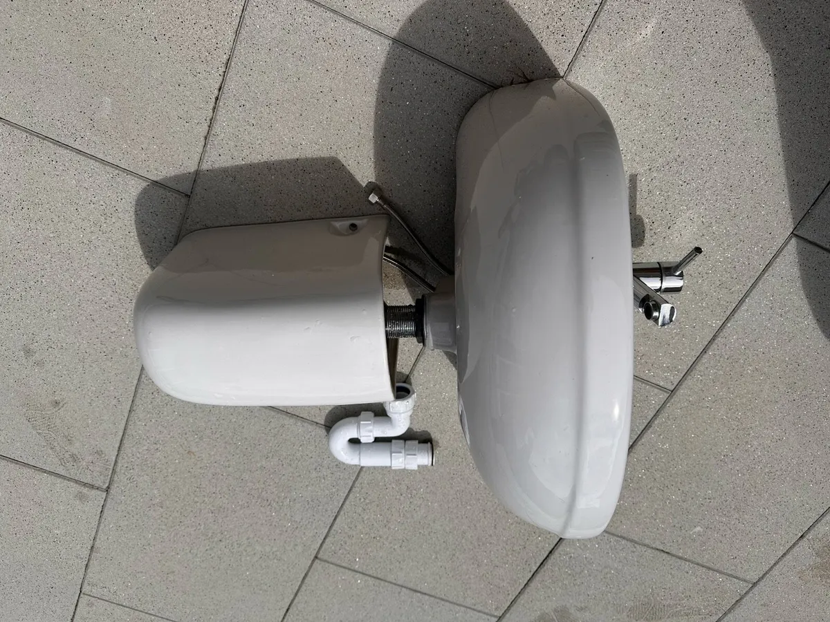 Radiator , Toilet Seat and Wash Basin - Image 4