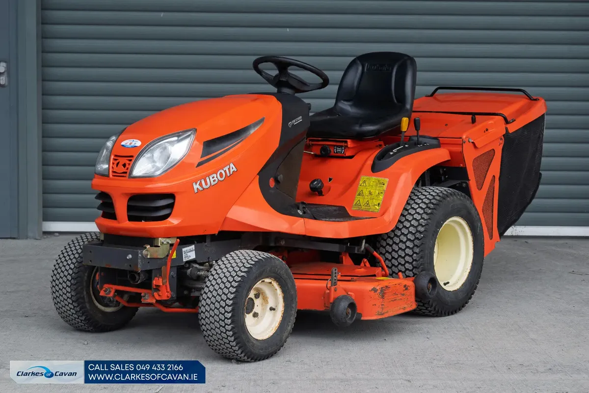 2008 Kubota GR2120 ride-on lawnmower - Image 1