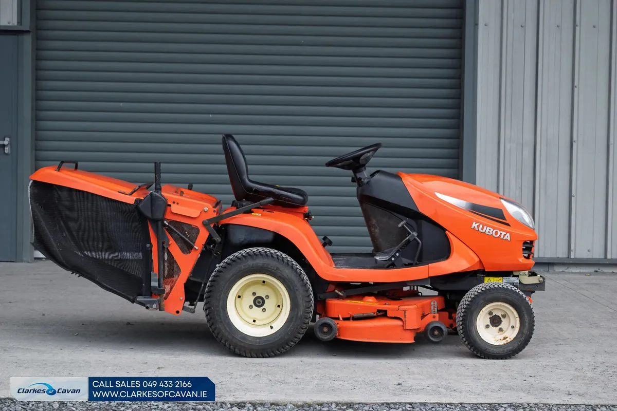 2008 Kubota GR2120 ride-on lawnmower - Image 3