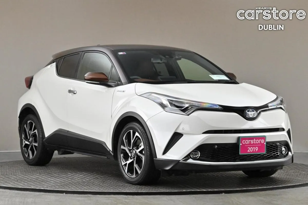 Toyota C-HR 1.8 Hybrid  2tone Roof interior rever - Image 1