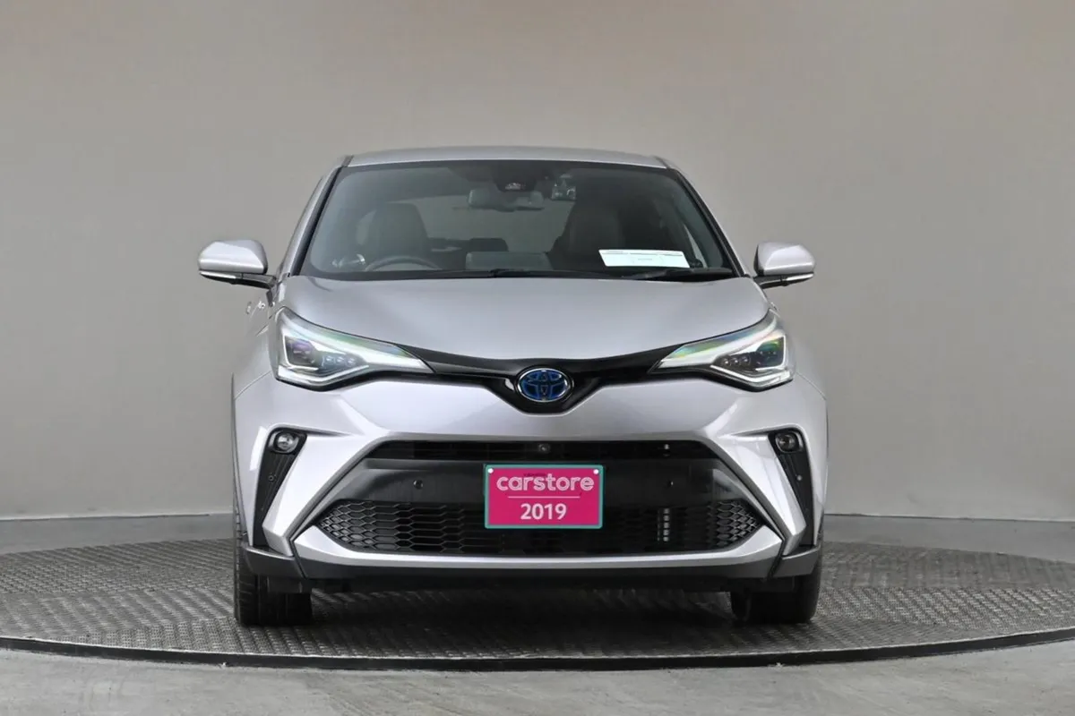 Toyota C-HR 1.8 Hybrid  half Leather android Car - Image 2