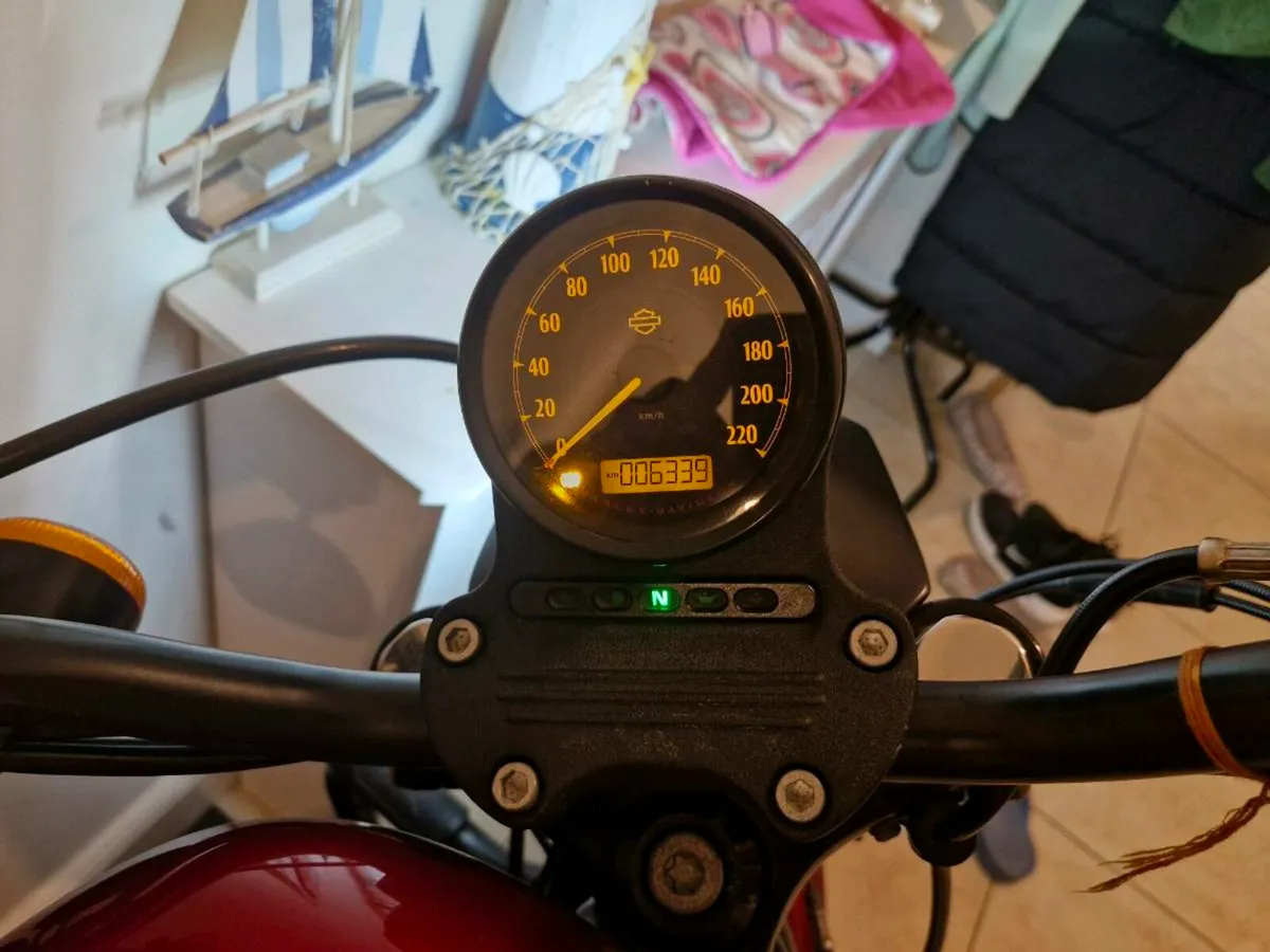 Harley Davidson 883 Iron - Image 2