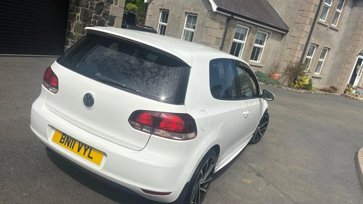 Volkswagen Golf BlueMotion 1.6 TDI S (2011) - Image 4