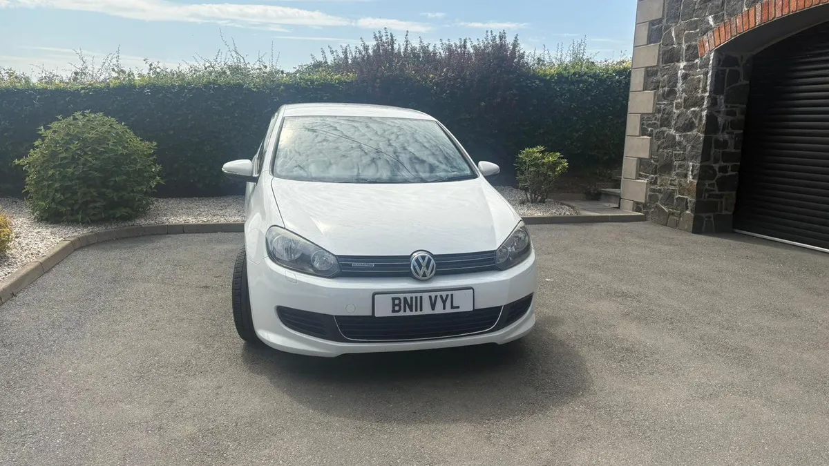Volkswagen Golf BlueMotion 1.6 TDI S (2011) - Image 1