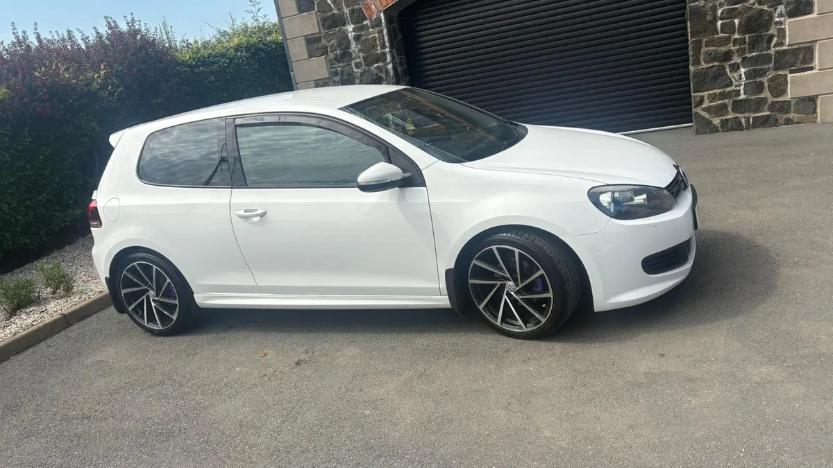 Volkswagen Golf BlueMotion 1.6 TDI S (2011) - Image 2