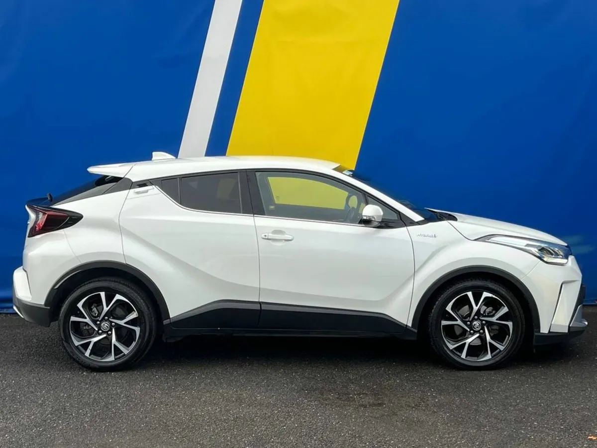 Toyota C-HR 1.8 HYBRID SPORT // HEATED SEATS // MU - Image 2