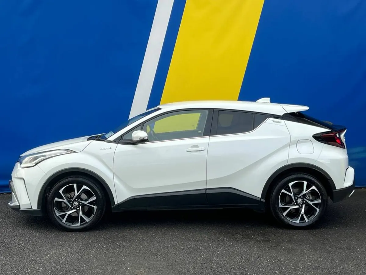 Toyota C-HR 1.8 HYBRID SPORT // HEATED SEATS // MU - Image 3