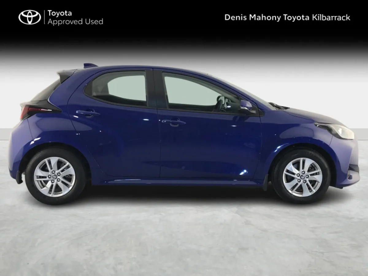 Toyota Yaris HYBRID LUNA - Image 3