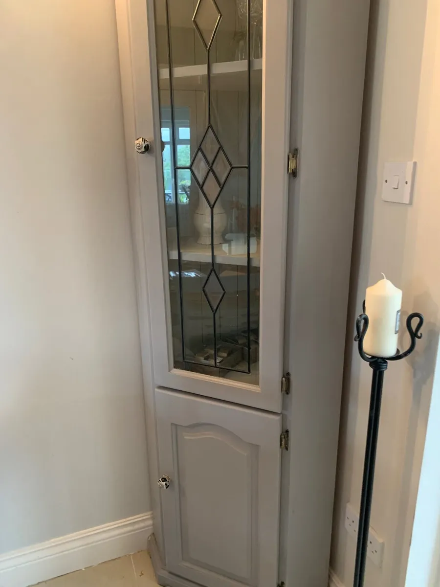 Corner cabinet - grey - with leaded door - Image 1