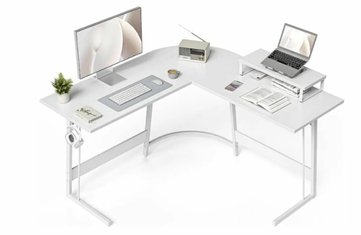 Gaming Table Corner Desk 120 x 120 cm - Image 1