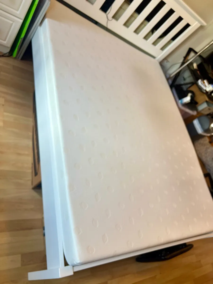 Memory foam Mattress barely used no stains - Image 2