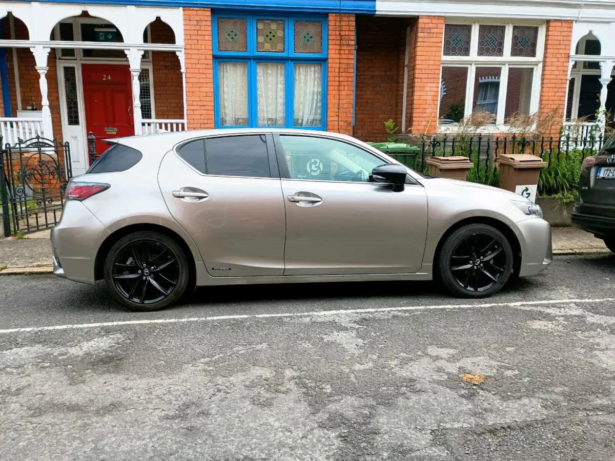 Car - Image 2