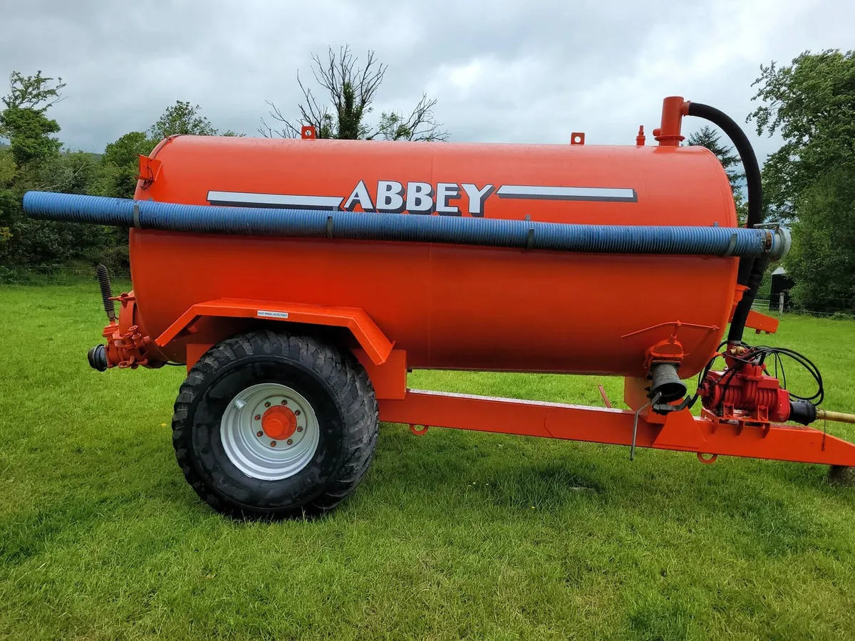Abbey slurry tank - Image 1